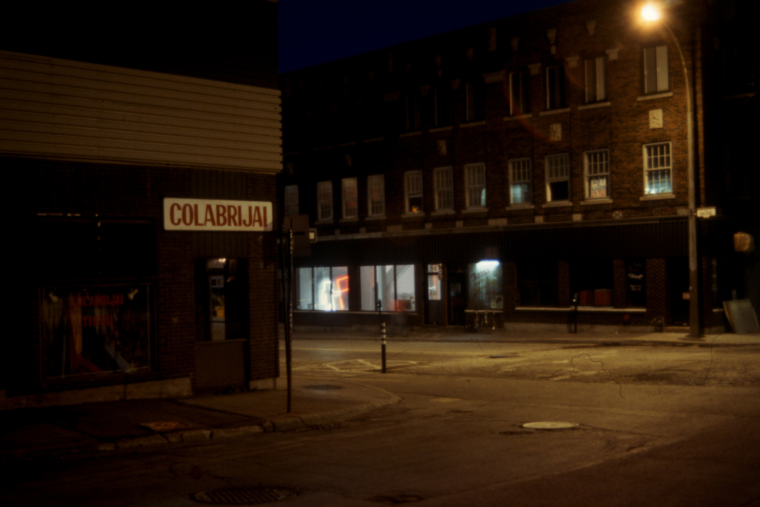  Installation - galerie burning, Montréal Canada 1993 