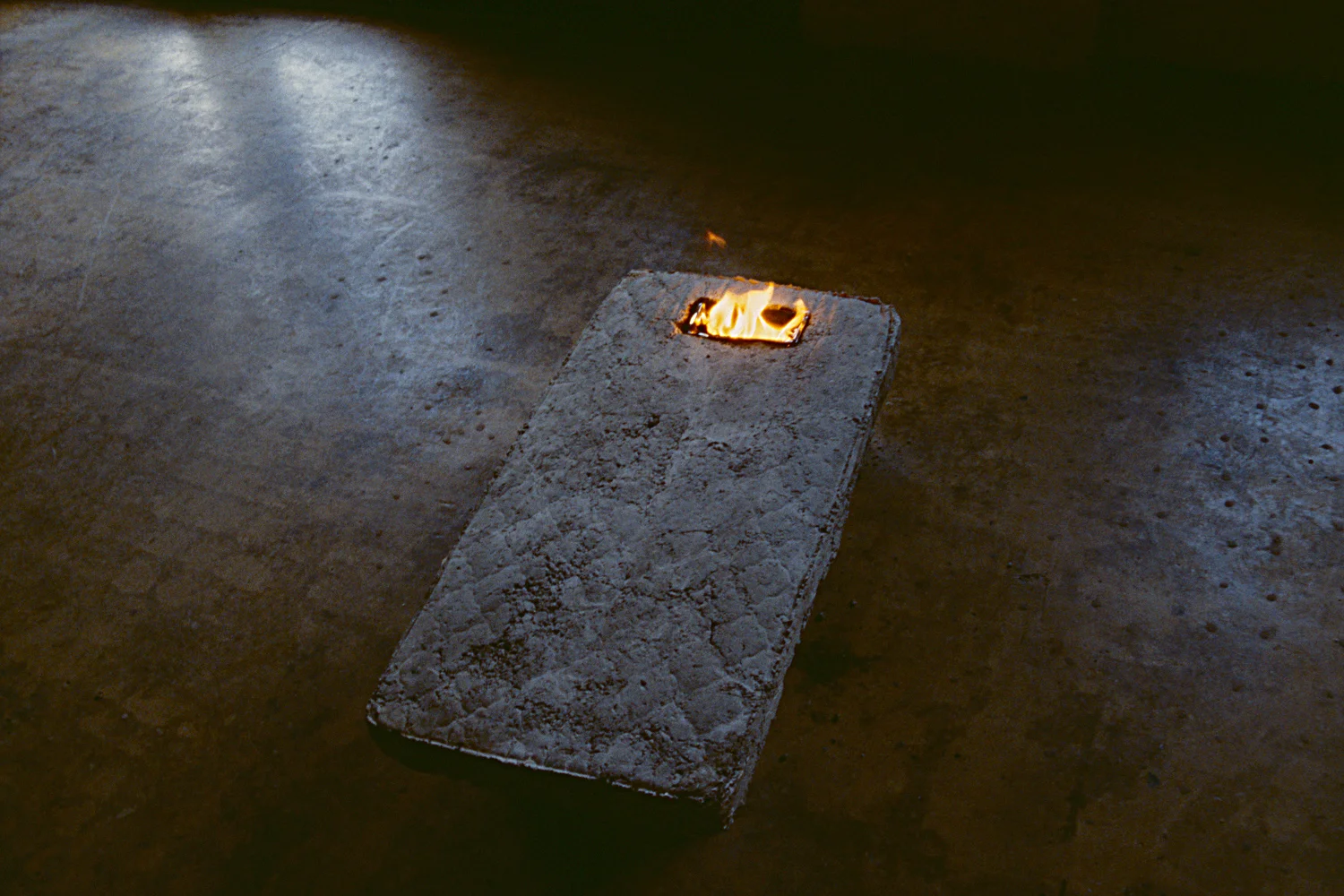 concrete-burning-mattress-installation-huebner-1.jpg
