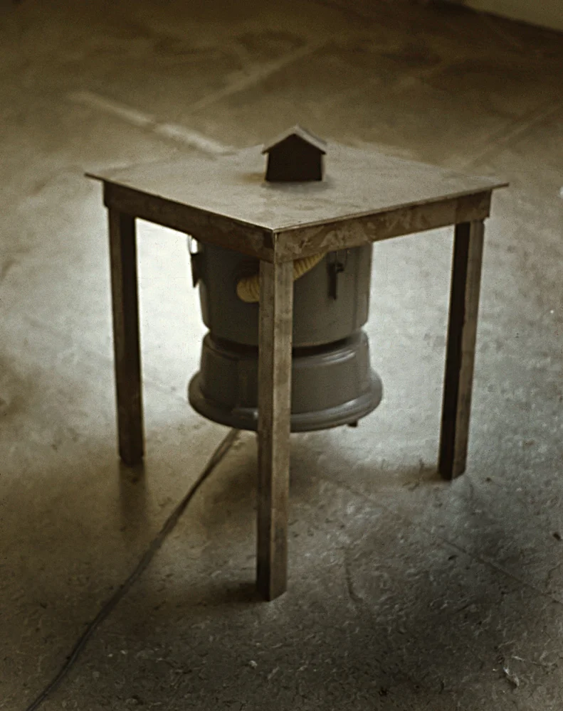 dead-house-vacuum-art-object-huebner-4.jpg