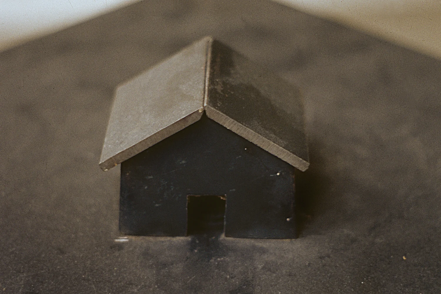 dead-house-vacuum-art-object-huebner-5.jpg