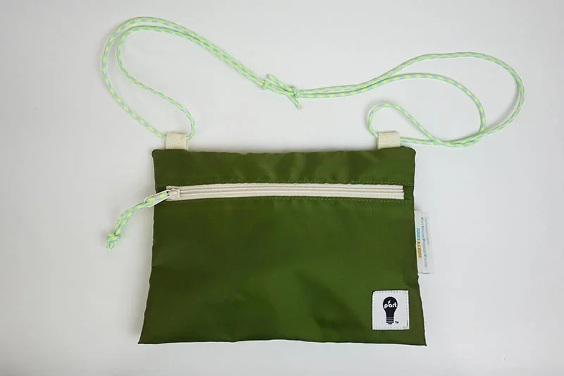 Pouch Green 1 .jpg