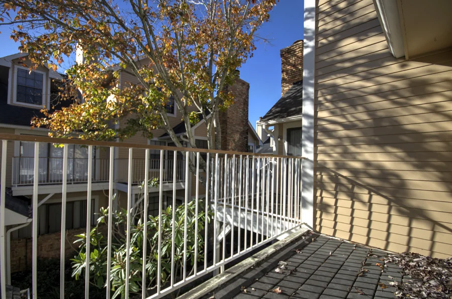 balcony.jpg