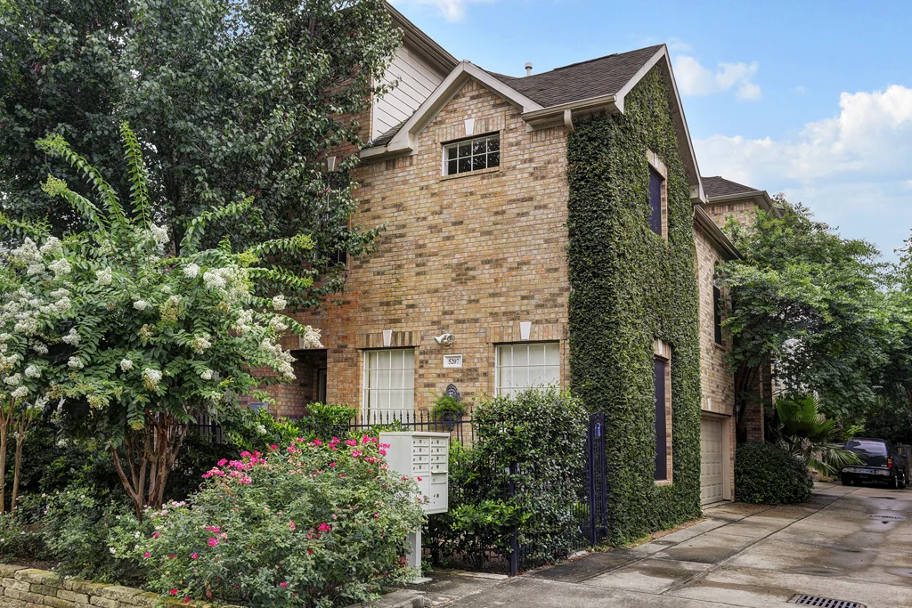 5207 Blossom (Rice Military) Near Memorial Park, $479,900!