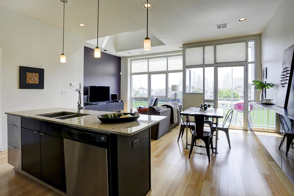 New Listing in Montrose, 1406 Columbus #304, $229,00!