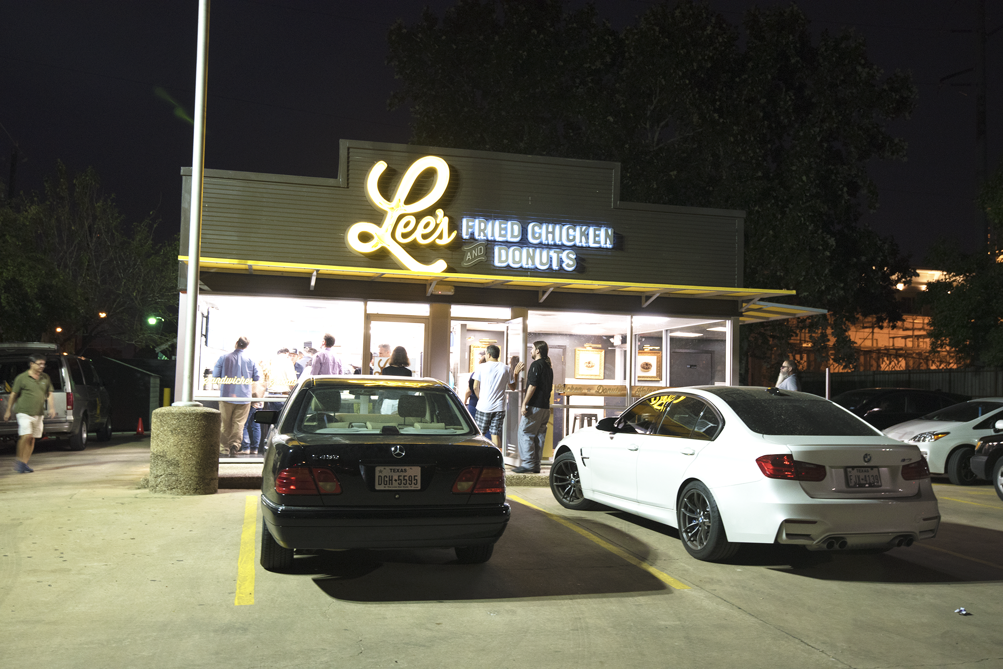 Trying the Newly Opened Lee's Fried Chicken & Donuts (Heights)