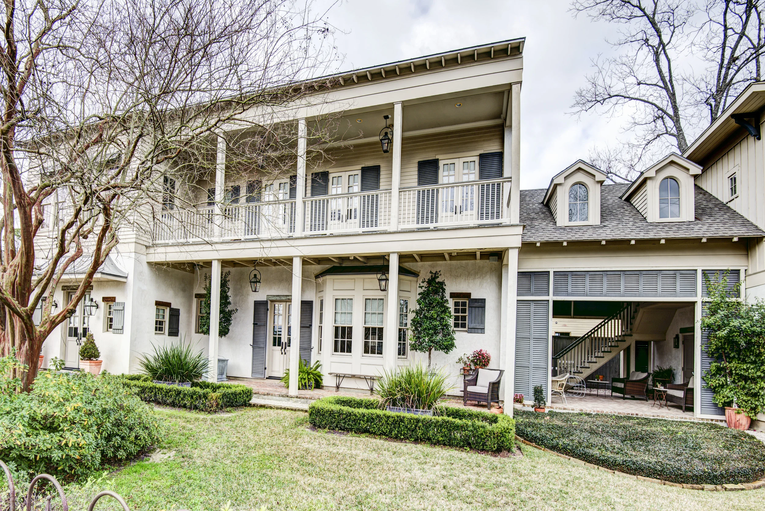 exterior1.jpg