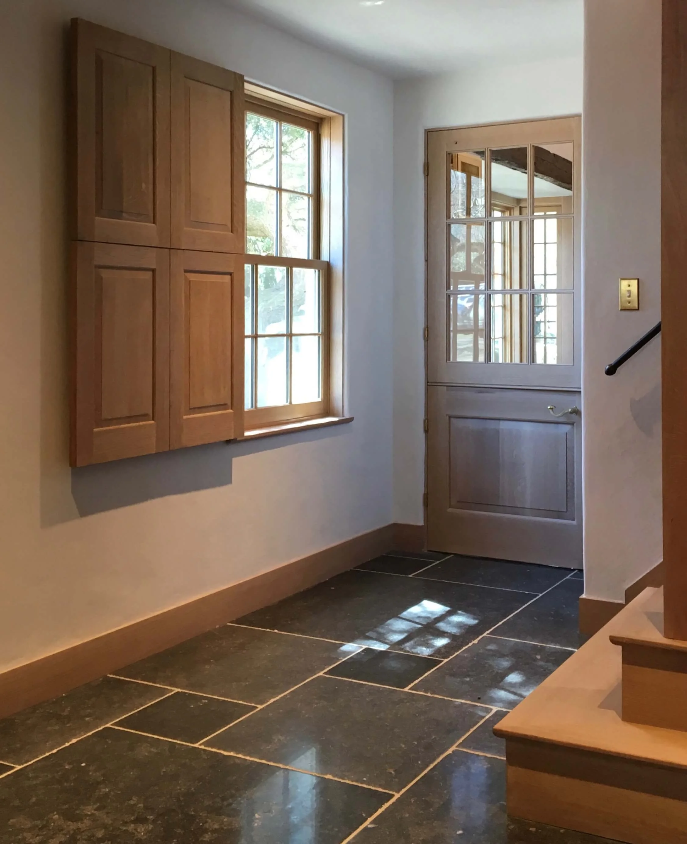 10 OYSTER BAY HOUSE INT PHOTO REAR ENTRY FLOOR WEBSITE 2018.jpg
