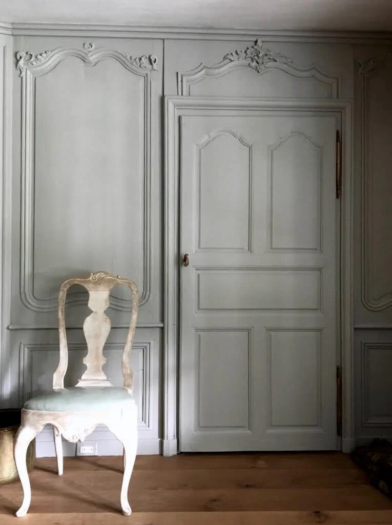 18 OYSTER BAY HOUSE INT PHOTO DR PANELING WEBSITE 2018.jpg