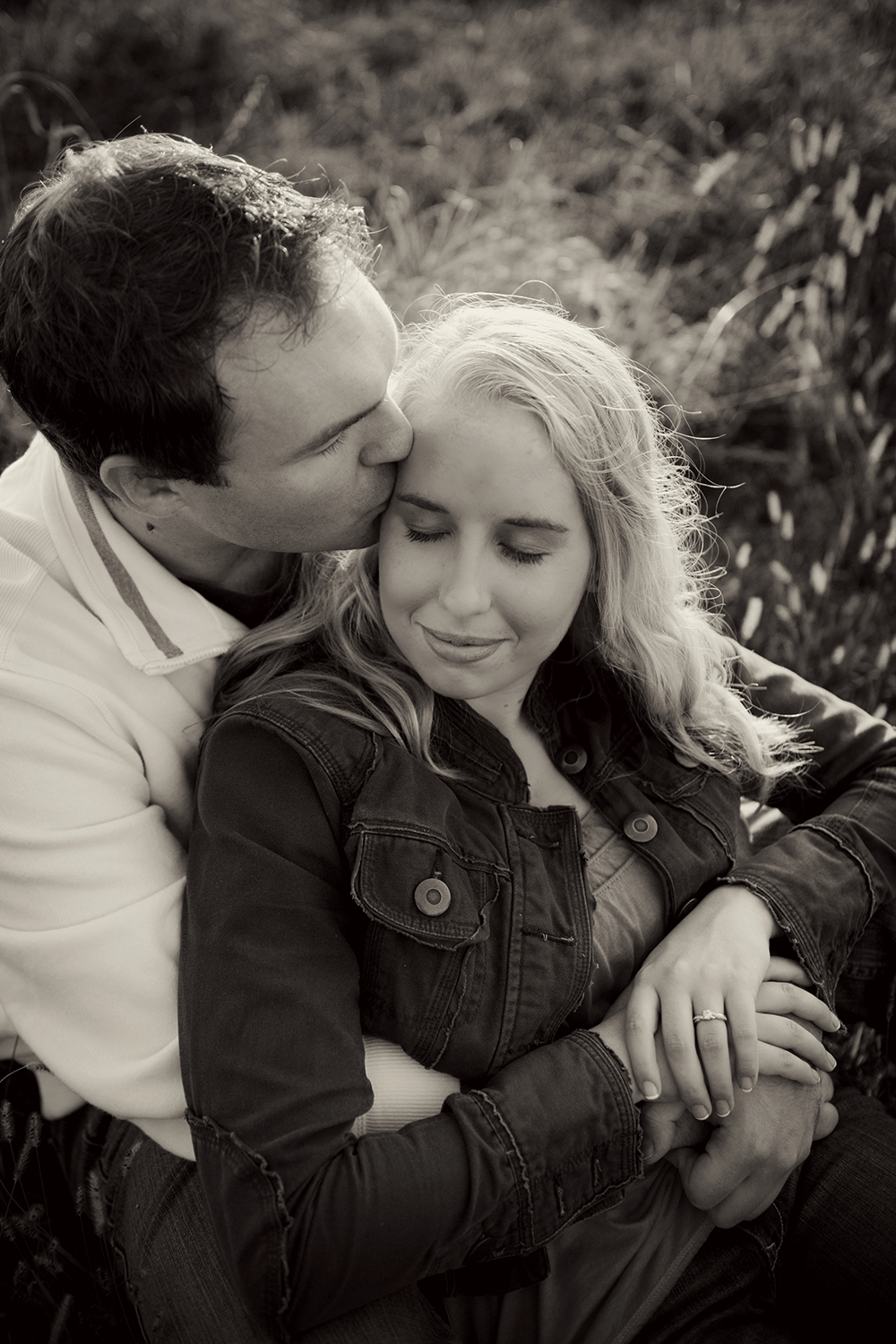 engagement-poses-for-couples-nickandalicia