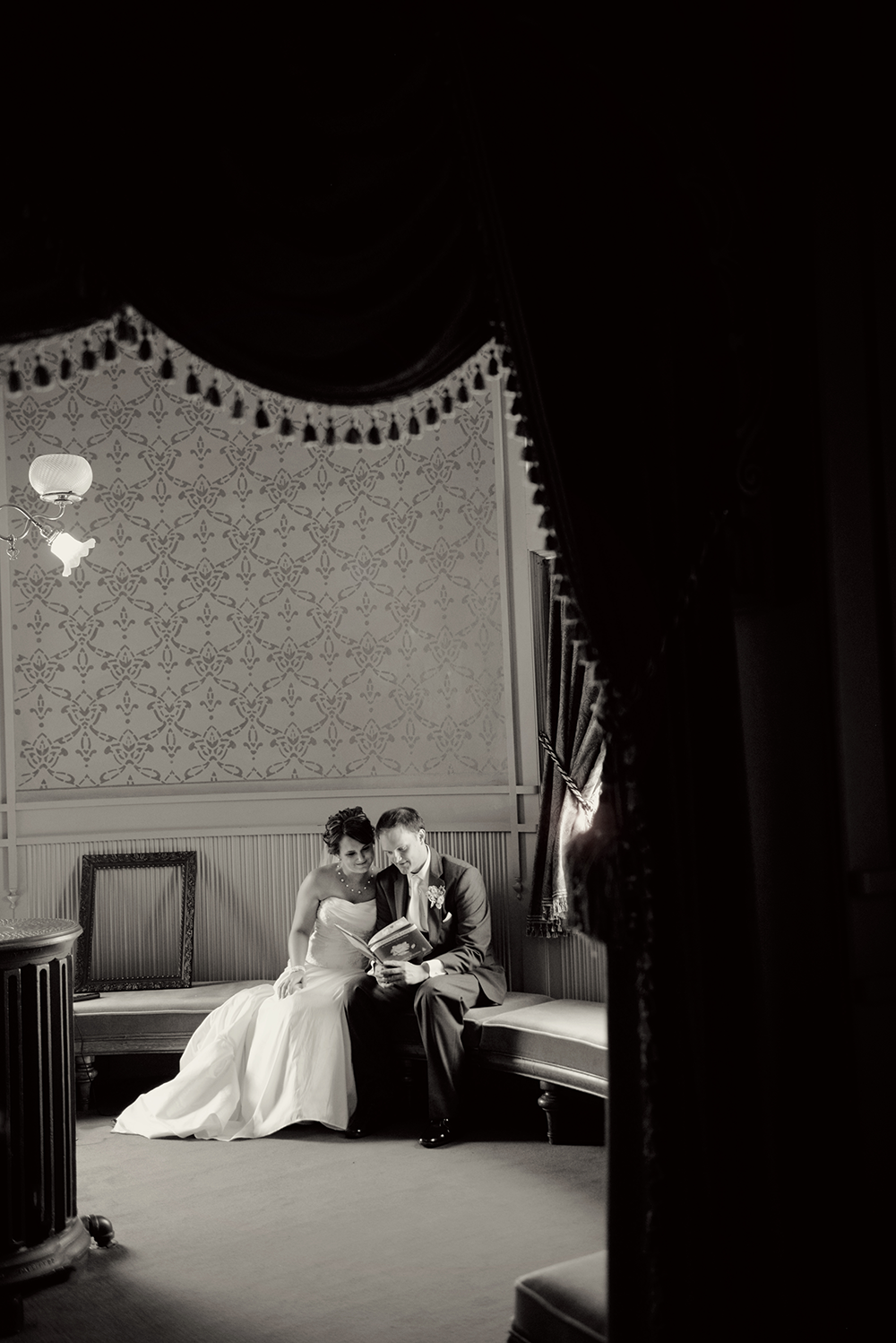 wedding-couple-first-look-wisconsin