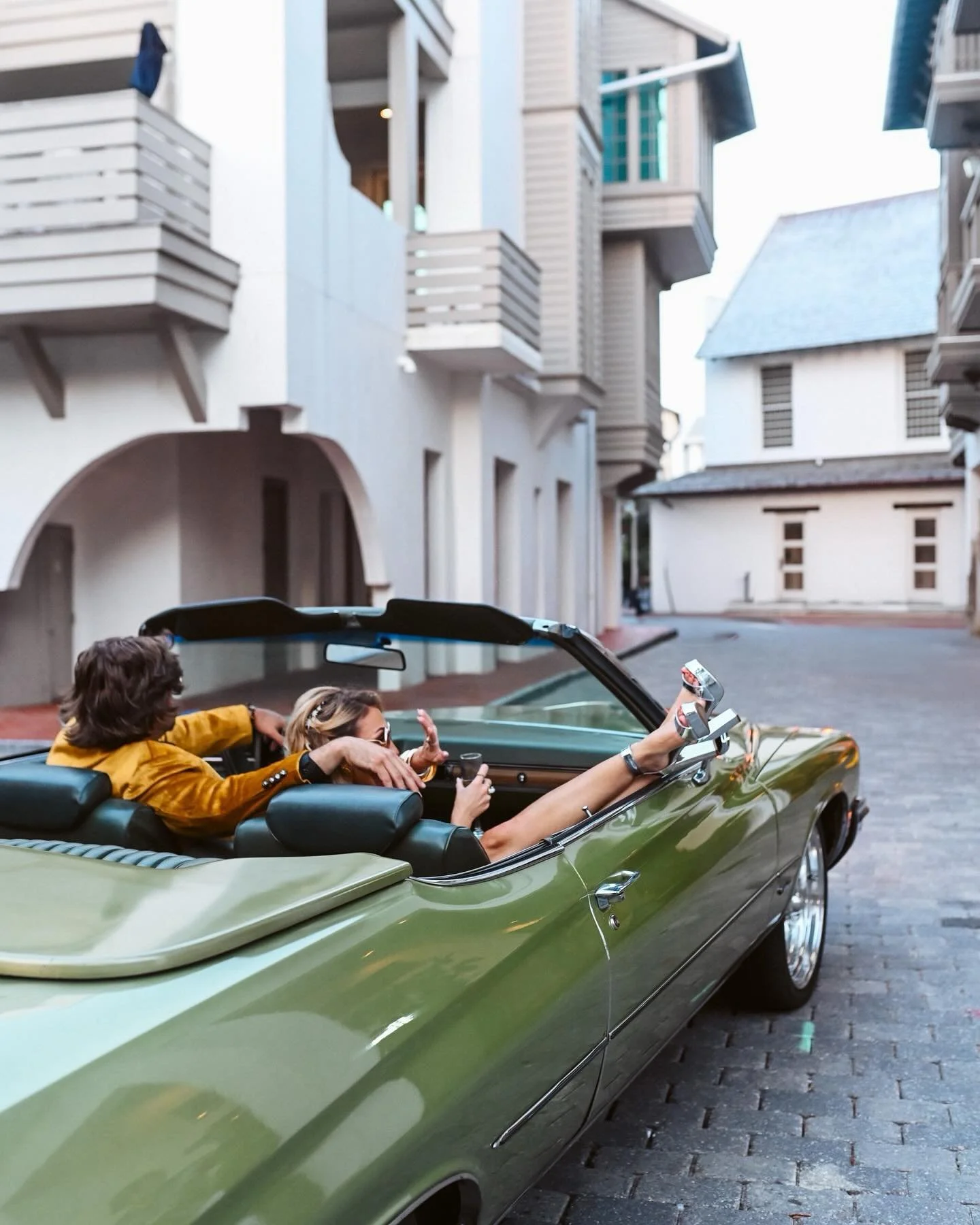 I&rsquo;m still in awe of this amazing event and SURPRISE wedding! 

@pescado30a turned their entire restaurant into the iconic Studio 54  70s theme (more photos of that coming soon!) this was just the entrance of the couple that I&rsquo;m obsessed w