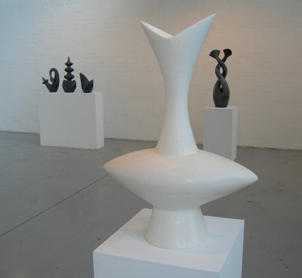   Oviform (White) .&nbsp;Ceramic. &nbsp;90 cm Height. 