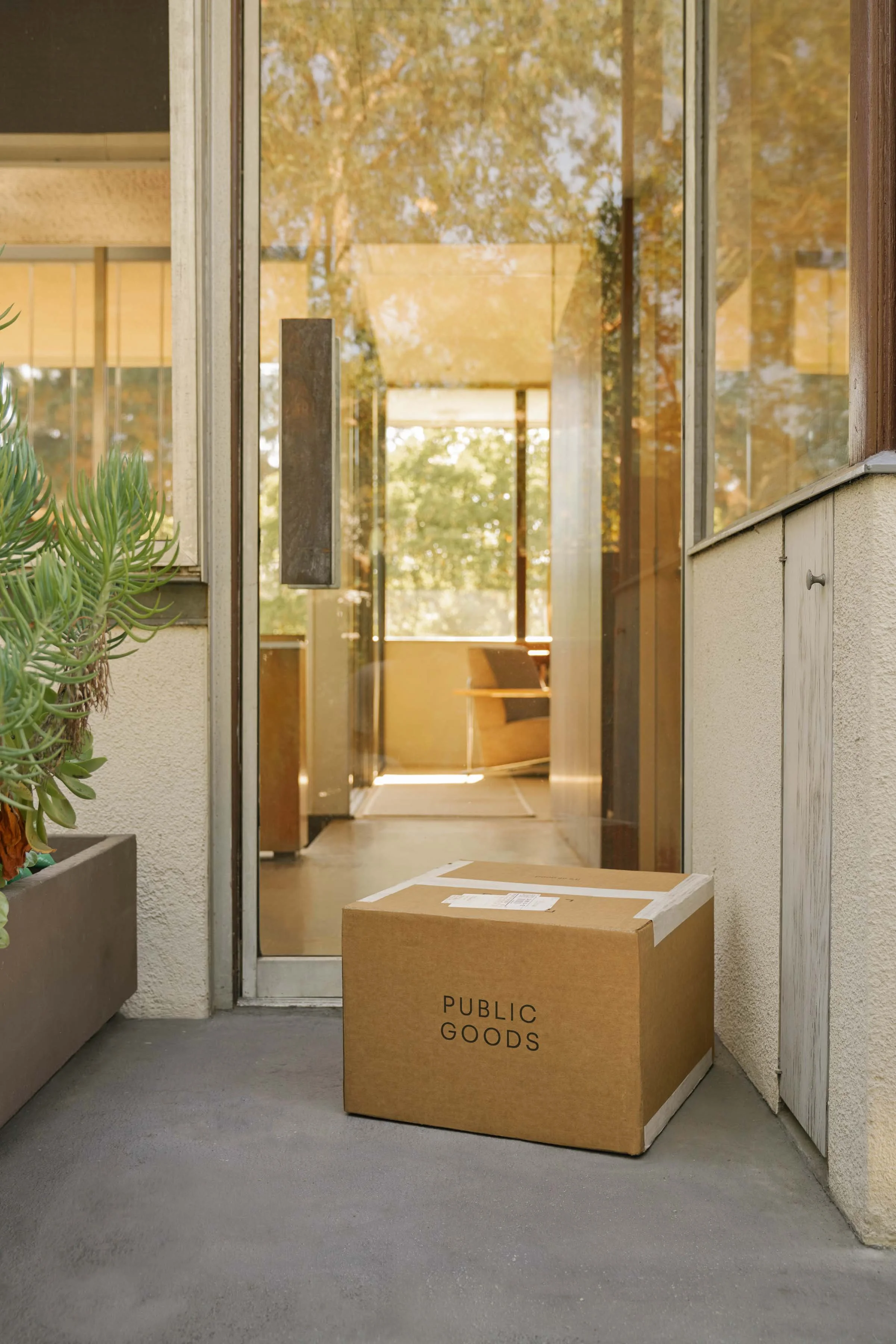 Shot10_ShippingBoxes_0331_Retouching.jpg