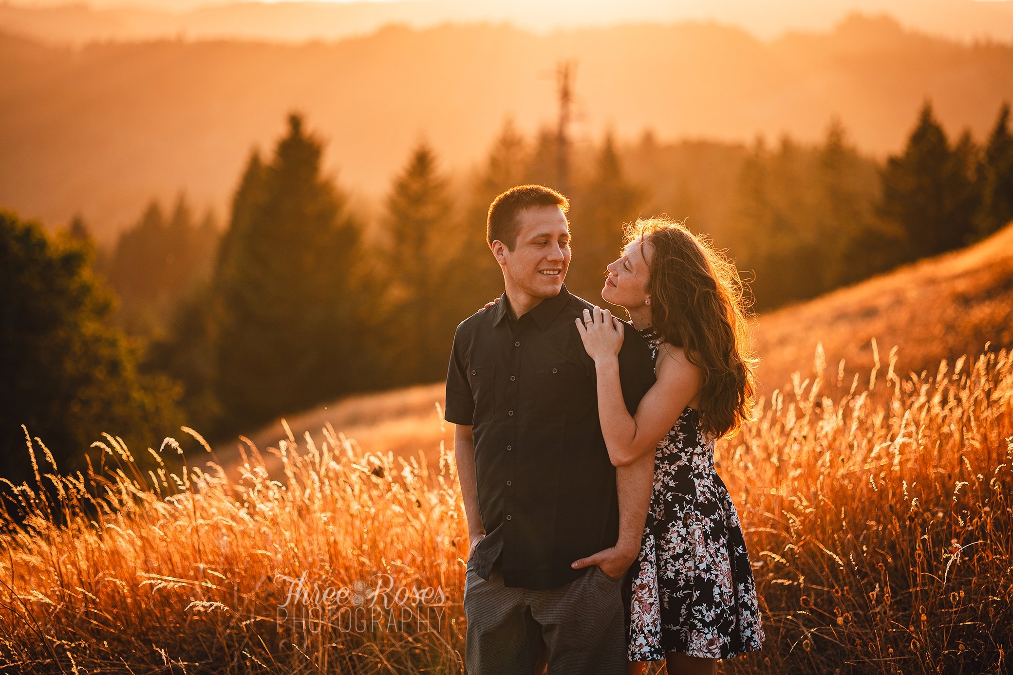  engagement session corvallis oregon fitton green photography photographer golden hour sunset engagement photo session  