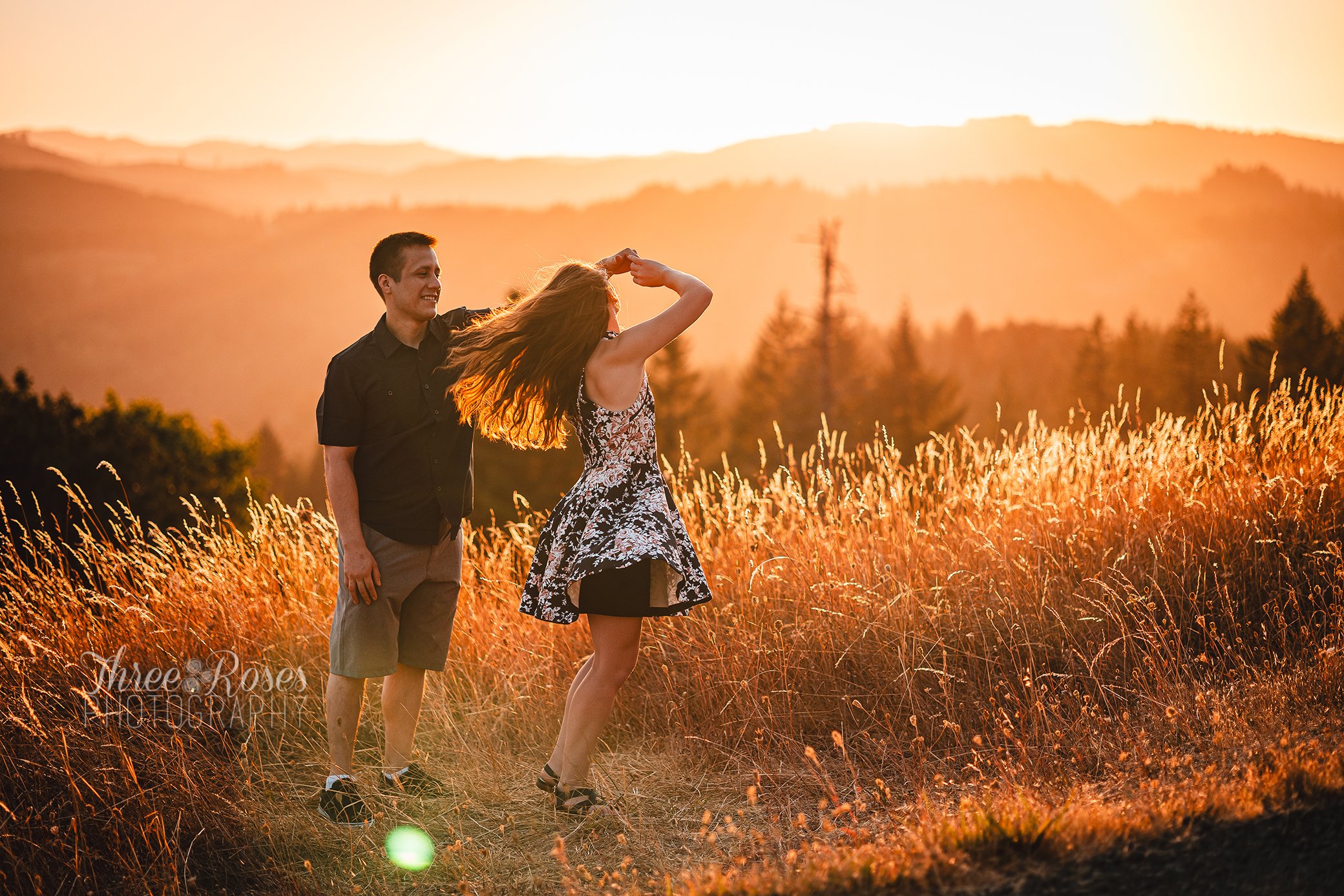  engagement session corvallis oregon fitton green photography photographer golden hour sunset engagement photo session  