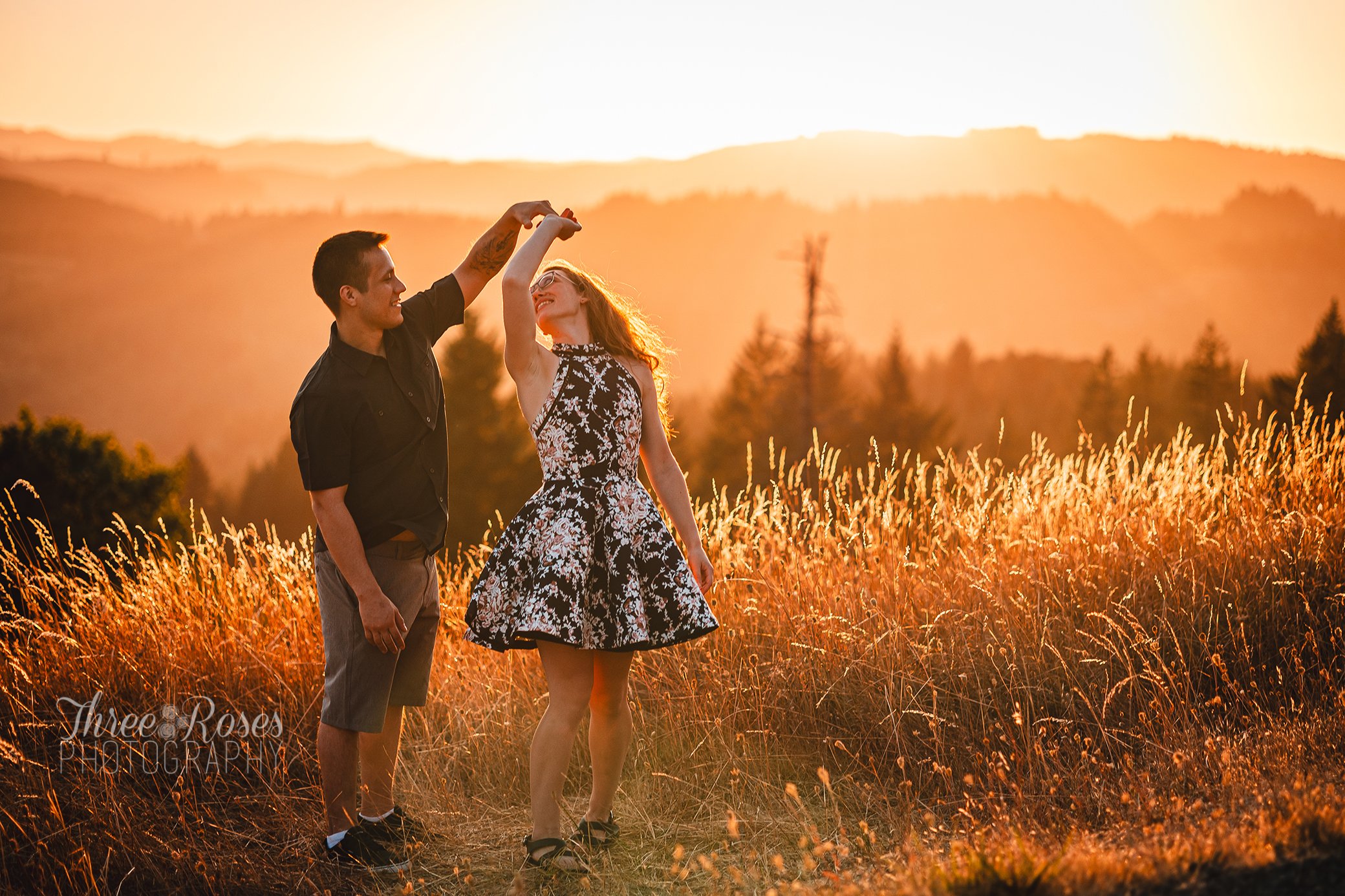  engagement session corvallis oregon fitton green photography photographer golden hour sunset engagement photo session  