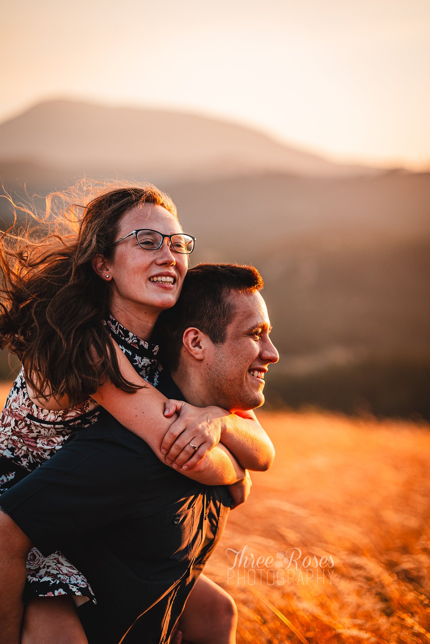  engagement session corvallis oregon fitton green photography photographer golden hour sunset engagement photo session  