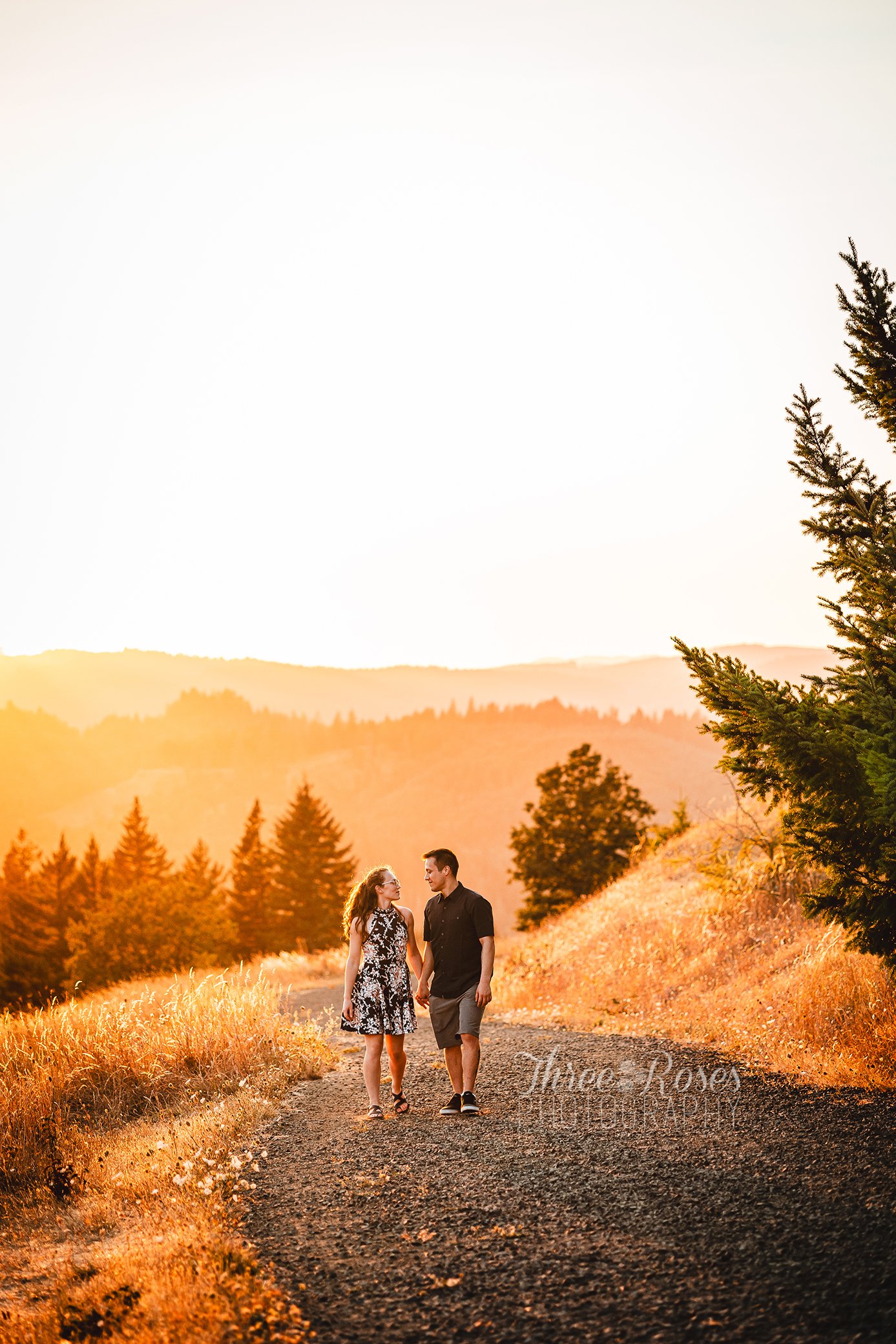  engagement session corvallis oregon fitton green photography photographer golden hour sunset engagement photo session  