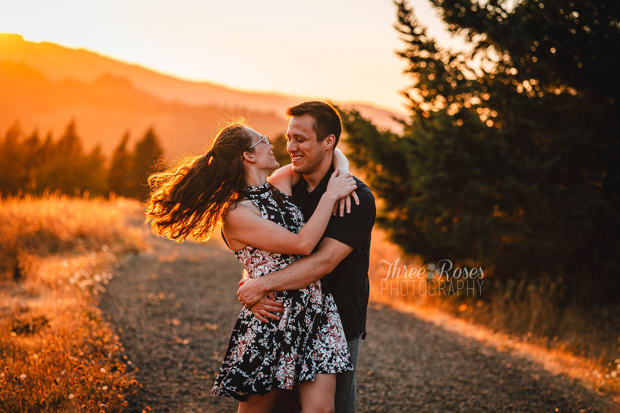  engagement session corvallis oregon fitton green photography photographer golden hour sunset engagement photo session  