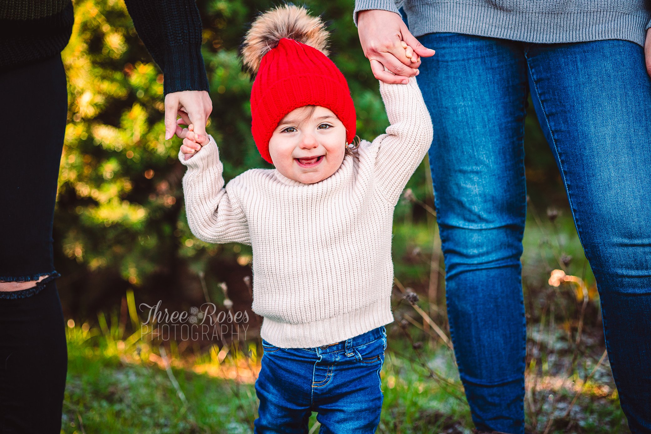  Mom, her sister, and her daughter have photos taken at a christmas tree farm   dallas oregon  family photographer 