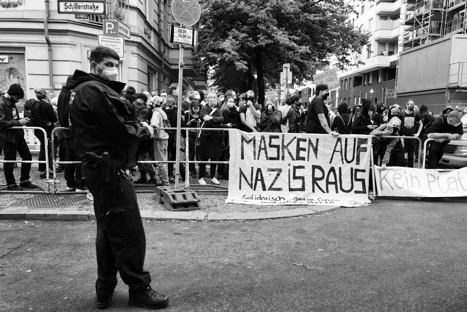 Masken Auf / Nazis Raus 