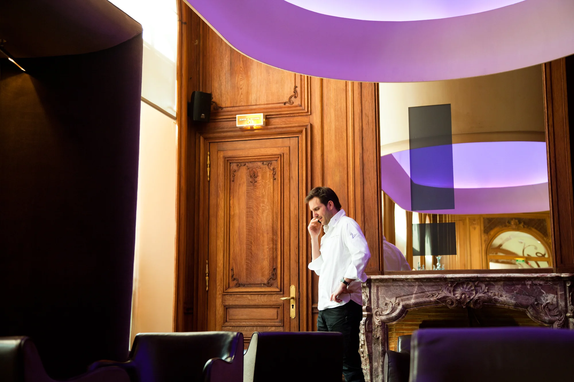 C'est sur cette équipe que Christophe Michalak, hyperactif et très sollicité, se repose pour faire tourner le laboratoire. Consultant 2 jours par semaine pour le Plaza, il travaille au lancement de sa marque. © T.Caron