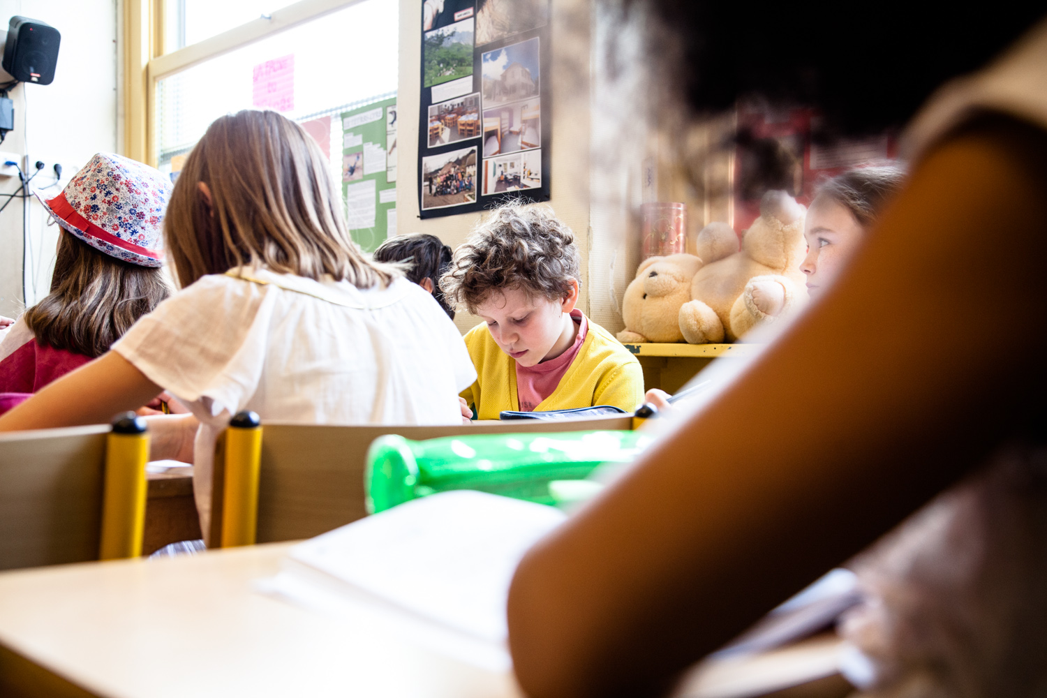  Écoliers au travail. École aujourd'hui, Paris.  Commande pour Télérama. 