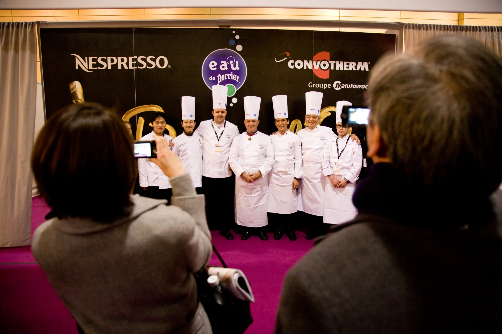 Crée par Paul Bocuse, chef de renommée internationale, ce concours oppose les meilleurs cuisiniers du monde, autour d'un poisson et d'une viande.