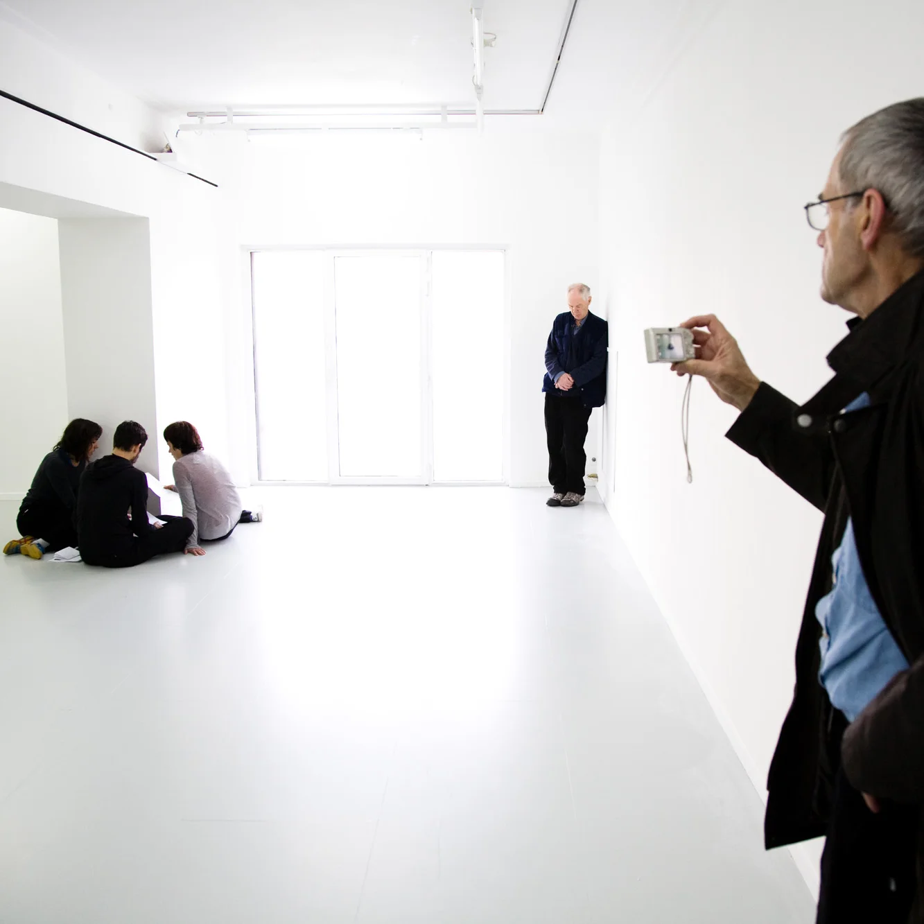 Une exposition chorégraphique. Commissaire invité : Mathieu Copeland Centre d'Art Contemporain de La Ferme Du Buisson, Scène Nationale, Noisiel, France, 2008