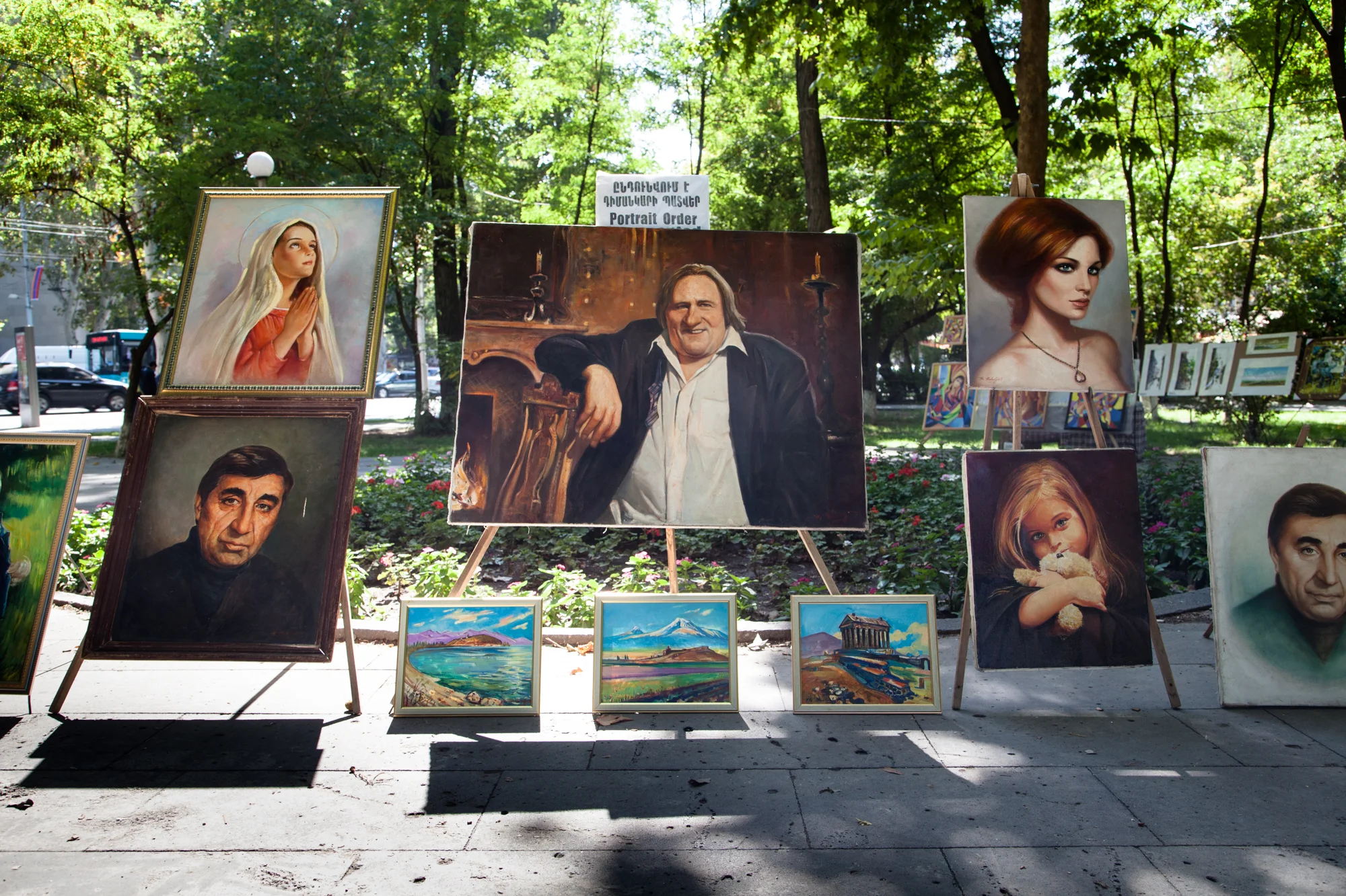Sur un marché aux peintres, à Yérévan.