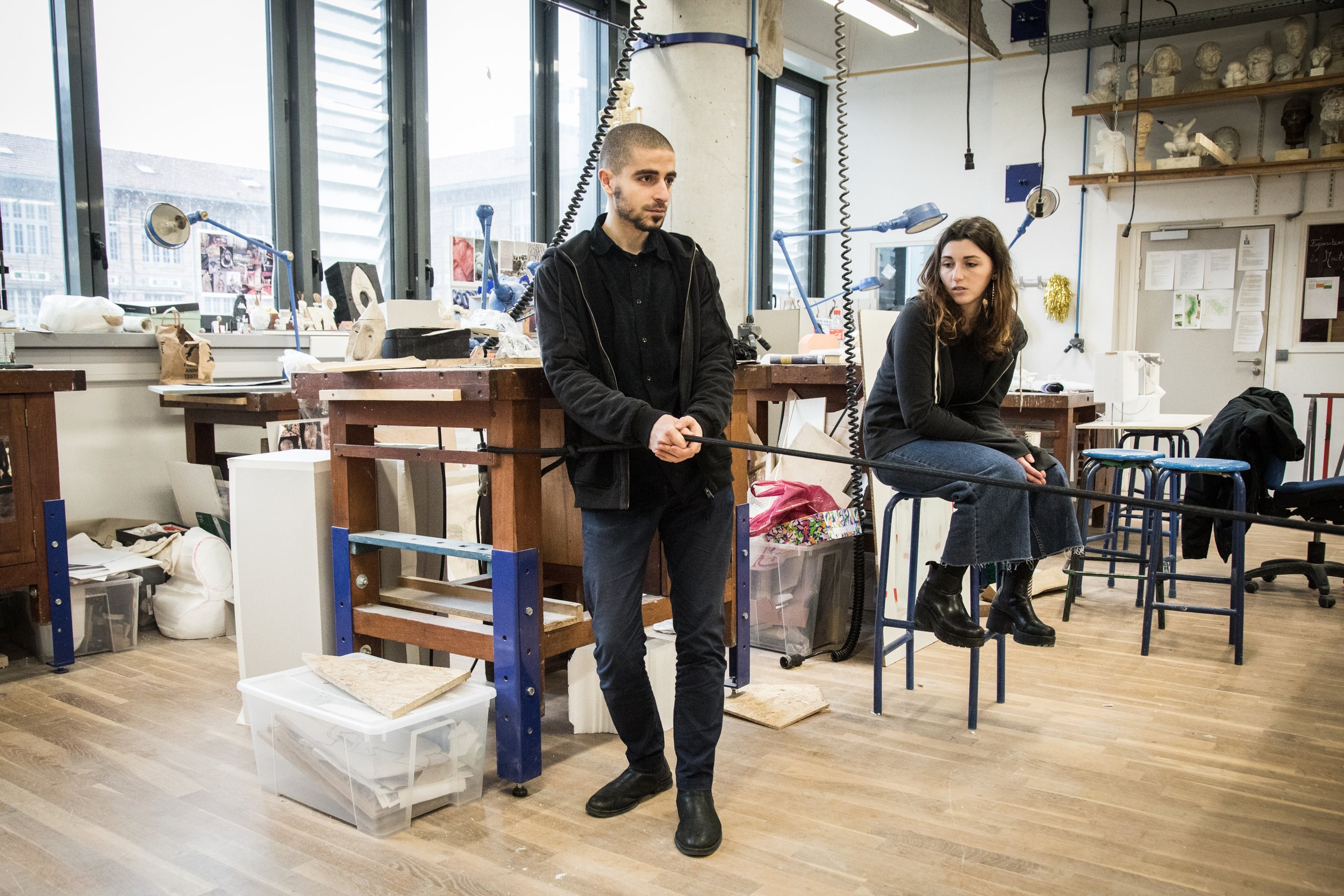  Atelier Sculpture de l’École Boulle. 17 janvier 2018. Sami et Élodie testant la tension de la corde. 