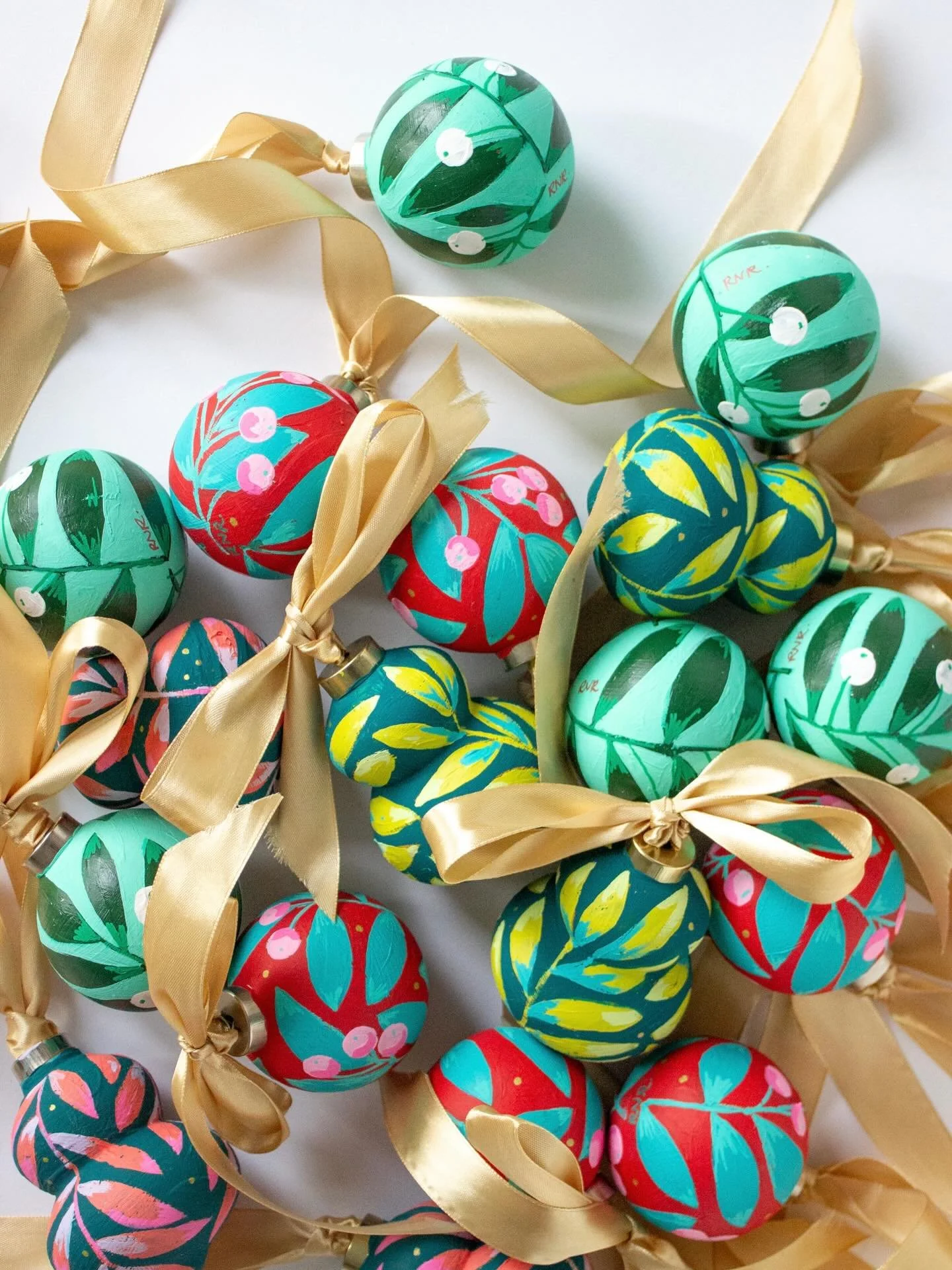 LIMITED hand painted bisqueware ornaments available starting this week at @shaingallery 🎄💃🏼🌟 in preparation for their small works holiday show this Friday!!