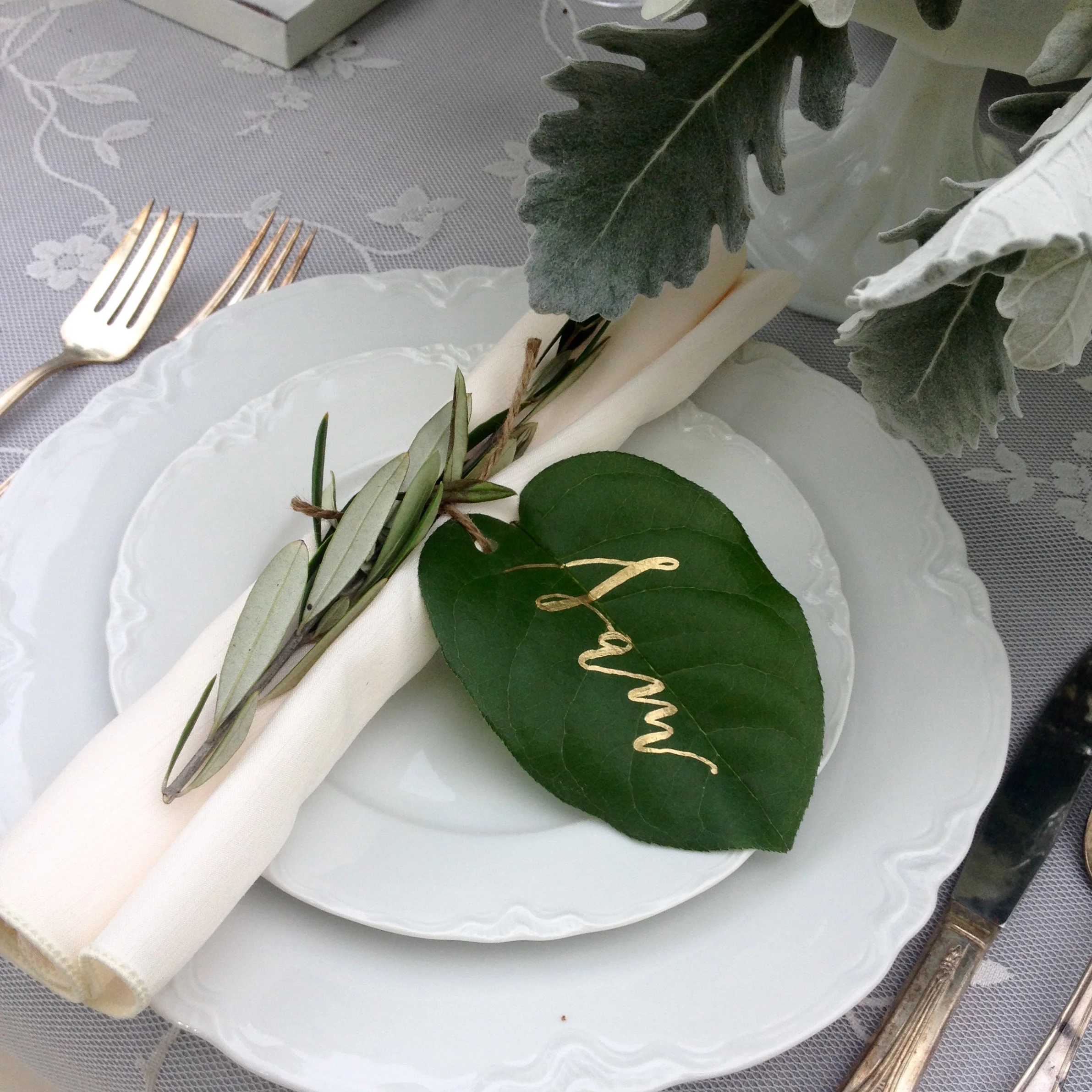 In love with the calligraphy on the leaves! 