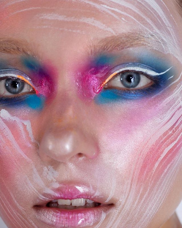 FLASH COLOR now on OPALUS 
See the entire story now - Link in BIO!

Photographer @deborabarnabaphotography 
Makeup Artist @elenabettanello 
Model - Nicole @thefabbrica 
Get the look!
#KRYOLAN shimmering event foundation silver / @makeupforeverofficia