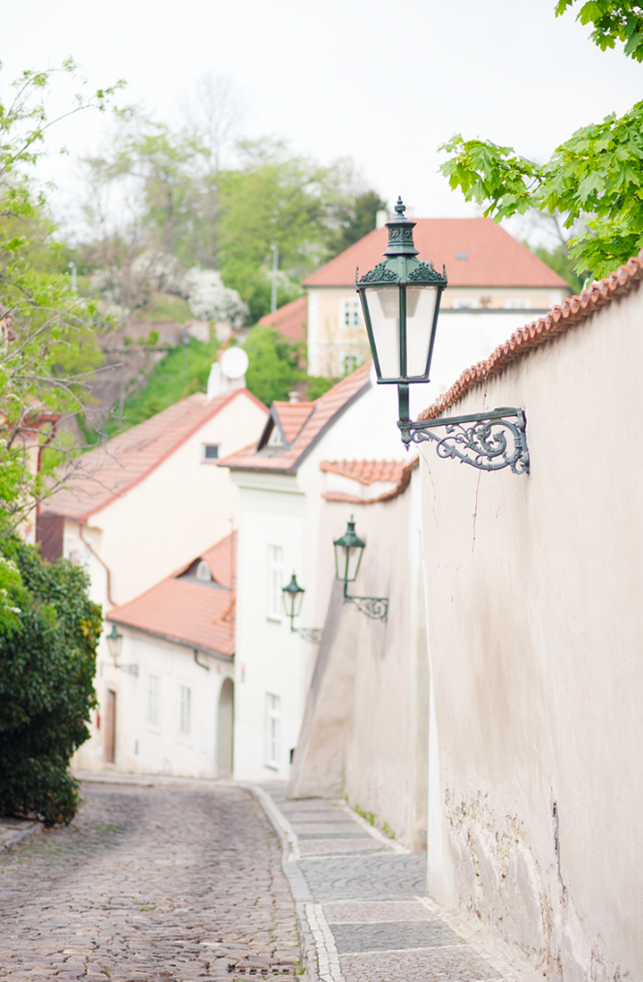 radostina_photography_prague_old_street.png