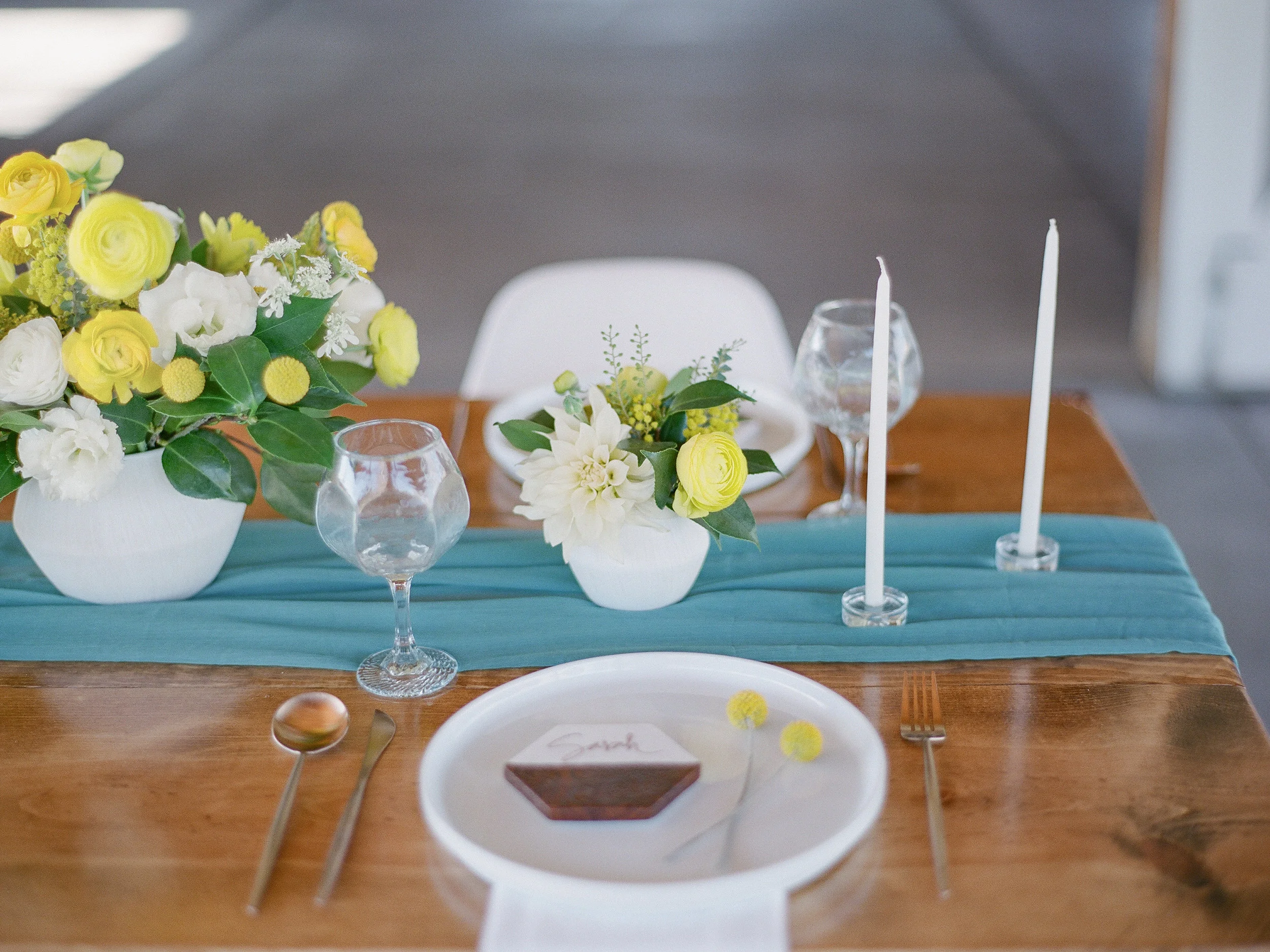 table decoration mid century modern wedding