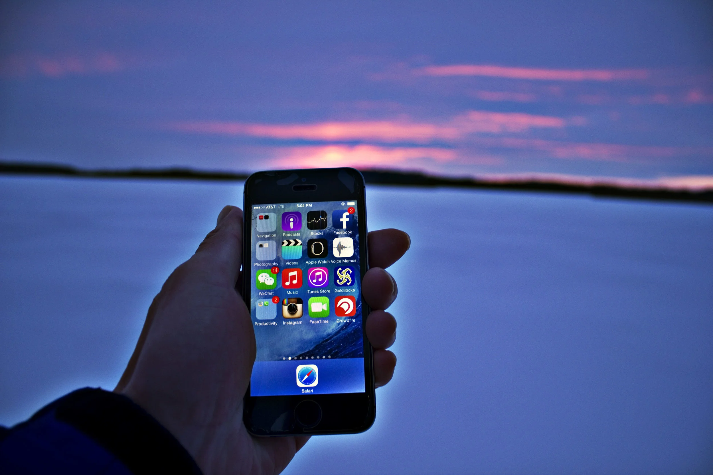 hand-holding-cellphone.jpg