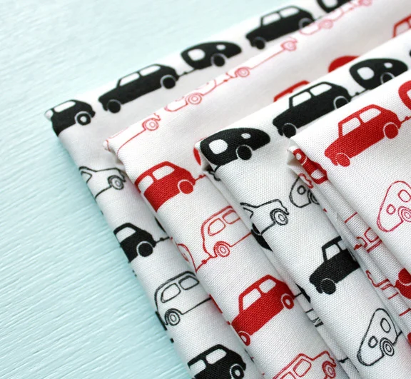 Mini Caravan in Black and Red