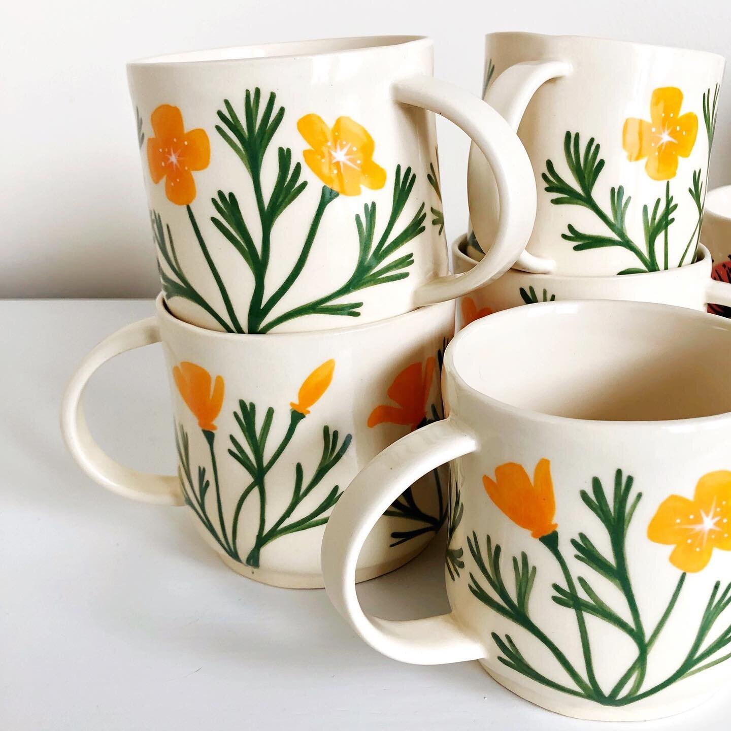 I started painting a new batch of poppy mugs today! 🌼🧡 #cs_ceramics #handmademugs #howiamaco #handpainted #californiapoppy #eschscholziacalifornica #wildflowers #cutemugs #handbuiltpottery #lagunabmix #poppies