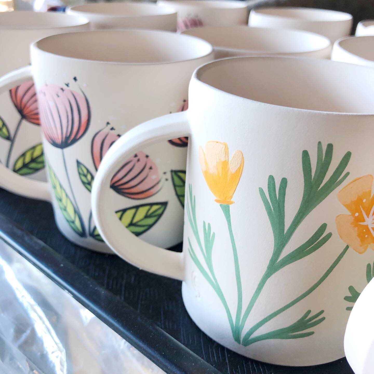 Waiting their turn for a dip in the glaze bucket 🏊&zwj;♀️☀️ #cs_ceramics #howiamaco @amacobrent #velvetunderglazes #handpainted #ihavethisthingwithceramics #cutemugs #handmademugs #slabbuilt #slabbuiltceramics #studiopottery #mugshotmonday #californ