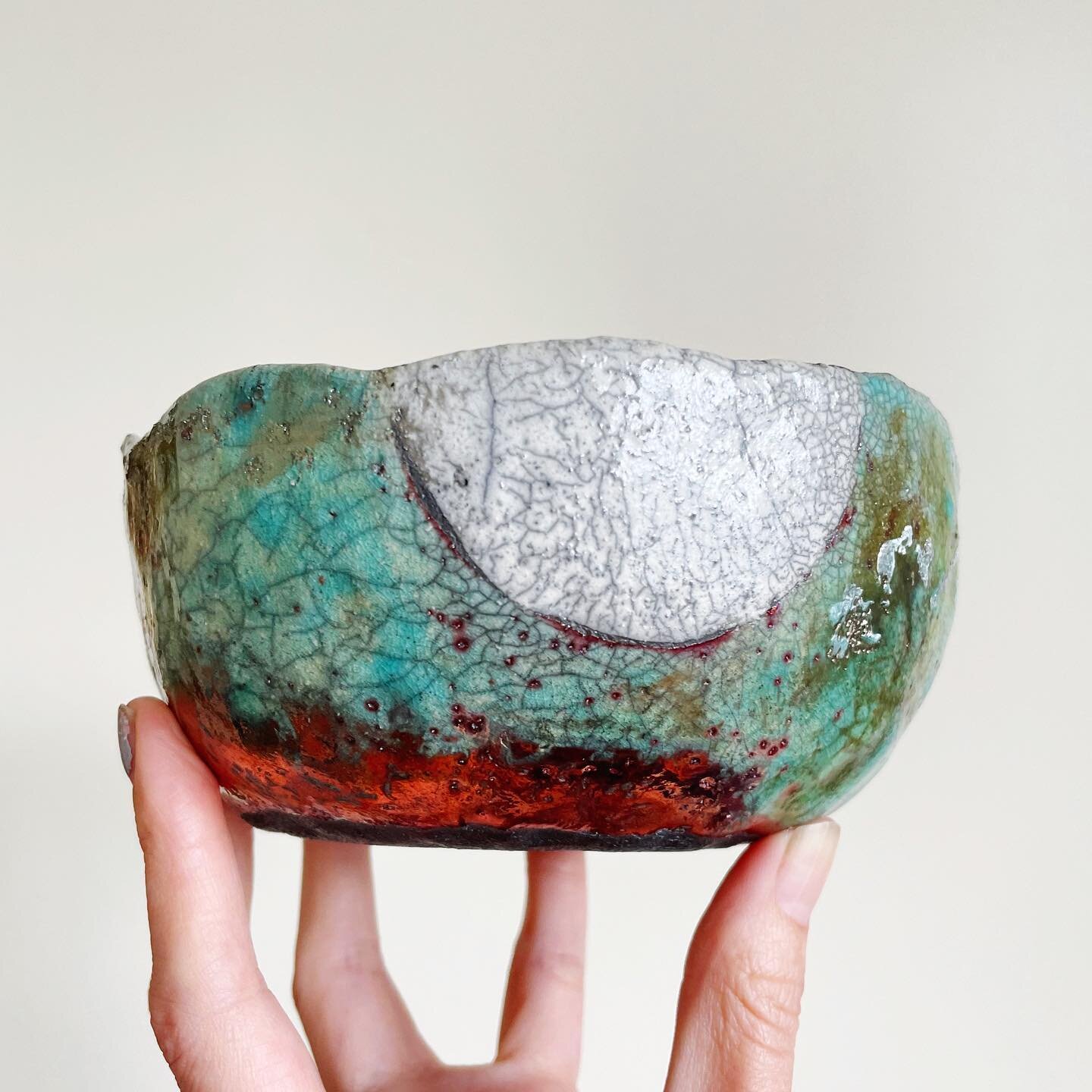 I had the pleasure of participating in a raku workshop over the weekend with @carlosdyeceramics. What fun! I made this pinched bowl and decorated it with white dots and a turquoise background. All of the reds, greens, and metallics come from the firi