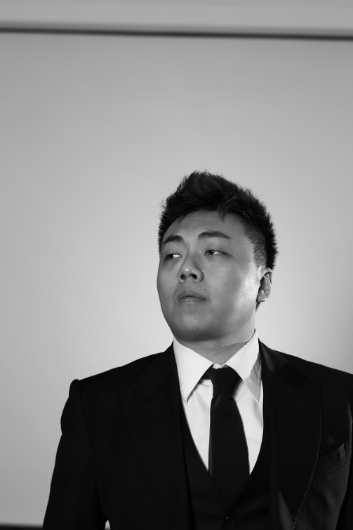 到今年10月才满27岁的林瀚，刚做一年的收藏。不过，他已经拥有200多件藏品。