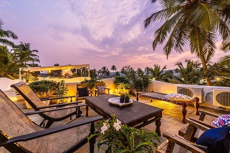 An incredible rooftop leisure space with a continuation of the rustic and colonial design elements of this beautiful home in Goa.
.
.
.
.
#architecture #architecturalphotography #rooftop #rooftopdesign #terrace #terracedesign #interior #interiordesig