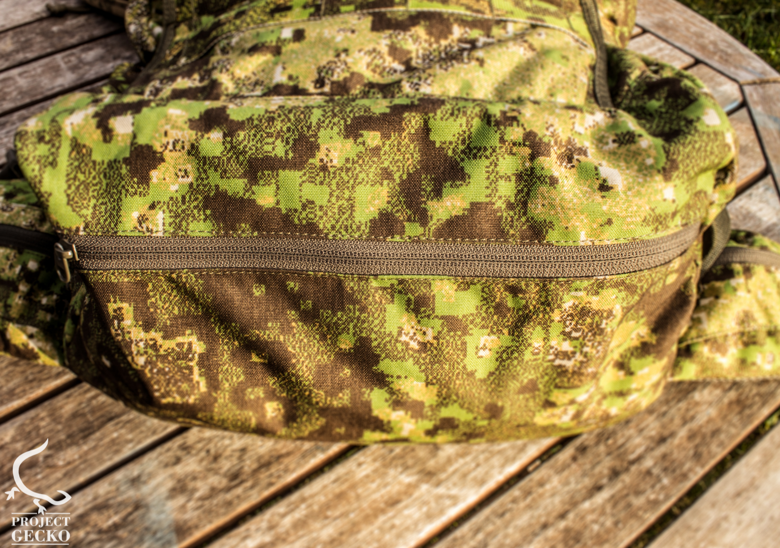 Lower basis of the backpack.