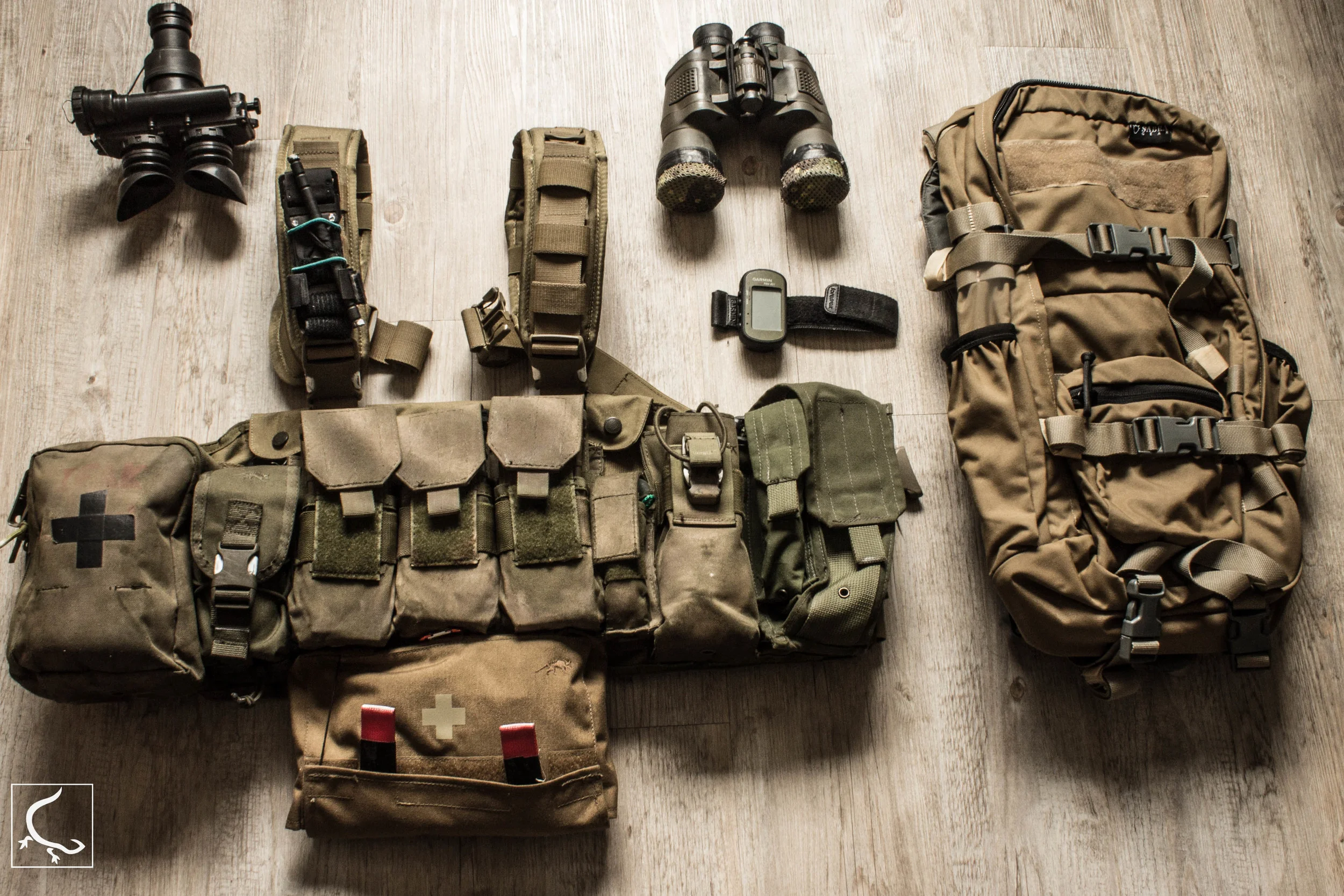 Important - the chest rig is completely modular. it comes with no pouches. pouches in the picture are pre configured.