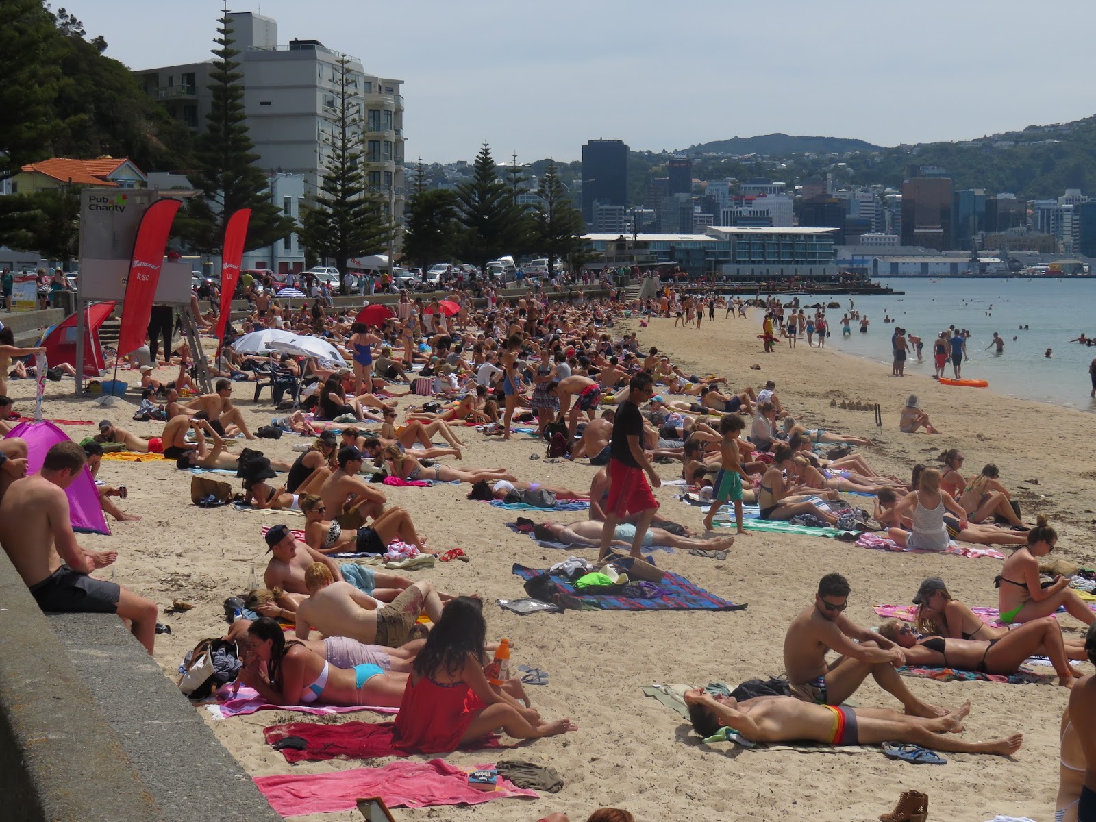    Fred Kersten, O is for Oriental Bay Beach: summer day in Wellington, 2016