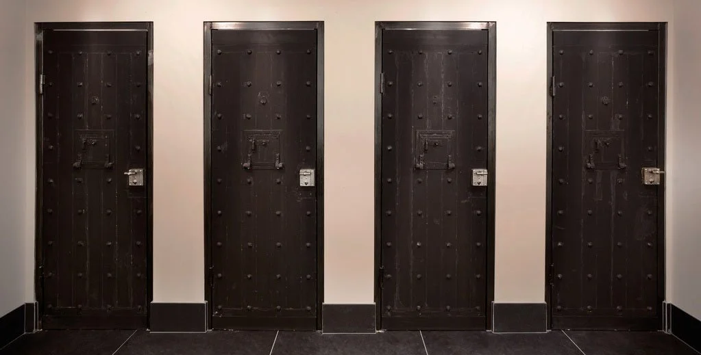 Dutch hotel group Van der Valk decided to keep the original cell doors to preserve a bit of history in the building.