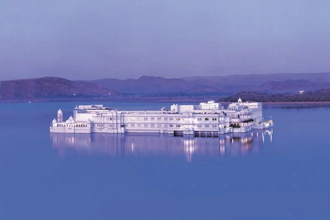 5 Amazing ‘Floatels’