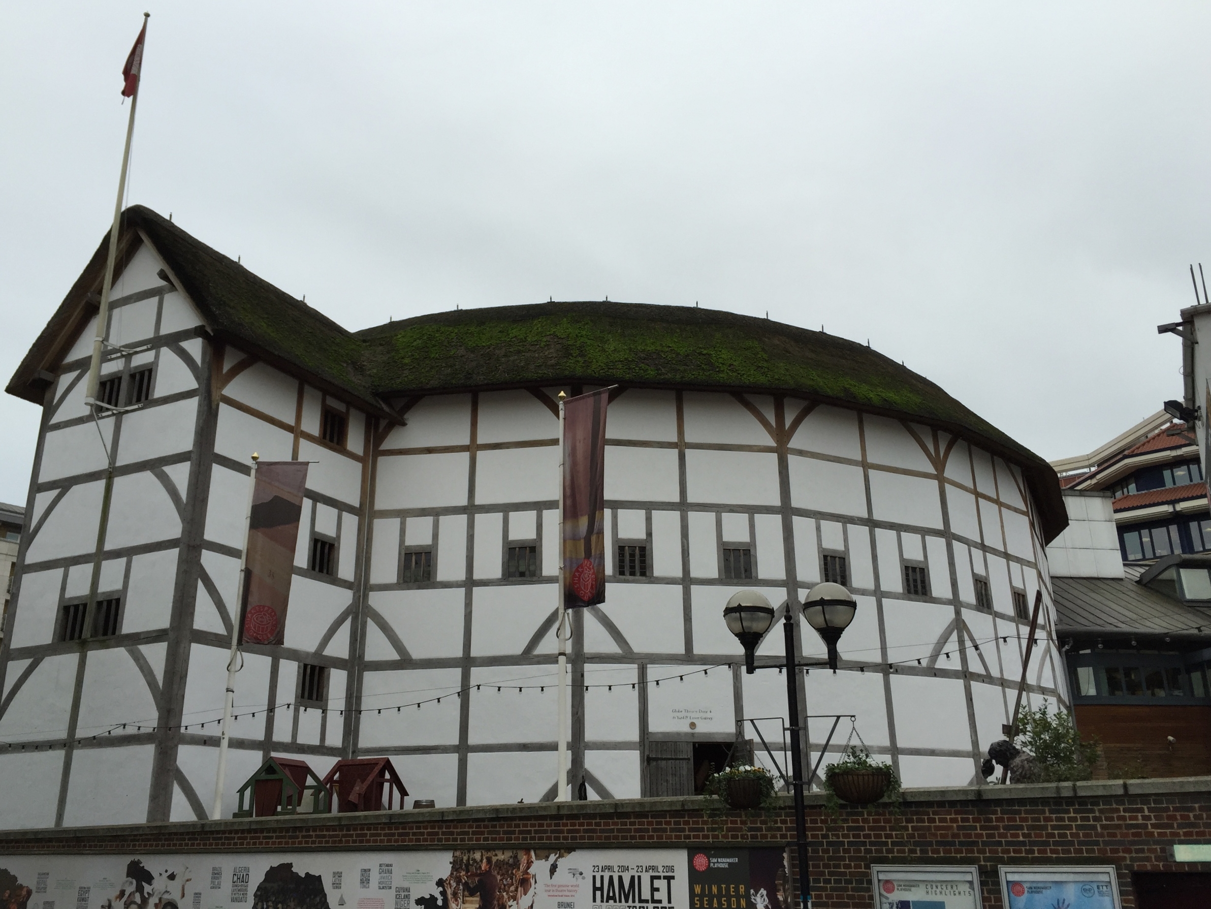 A bad picture of the Globe.