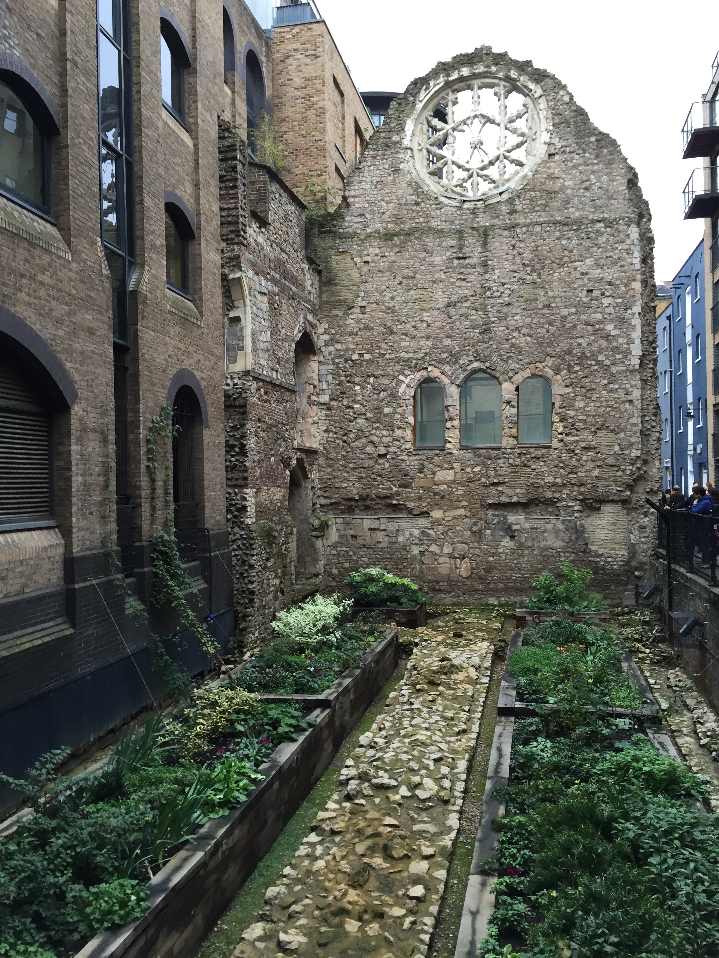 The remains of Winchester Palace, a 12th century palace for bishops and their guests.
